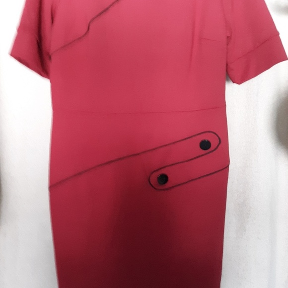 Beautifully tailored Hot Squash brand dress - Picture 3 of 4